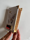 Combo Bíblia Courino Branco Metamorfose + Cartela de índice e Placa Grande