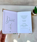 Bíblia Sagrada Lírio do Campo em Linho — Um Toque de Pureza e Graça