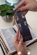 Combo Bíblia Jesus lives in me + Cartela de índice + Marcador de página + Placa grande