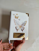 Combo Bíblia Courino Branco Metamorfose + Cartela de índice e Placa Grande