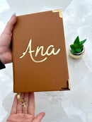 Bíblia com nome courino caramelo