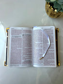 Combo Bíblia Média Courino Lamparina na cor Branca + Placa + Cartela de índice