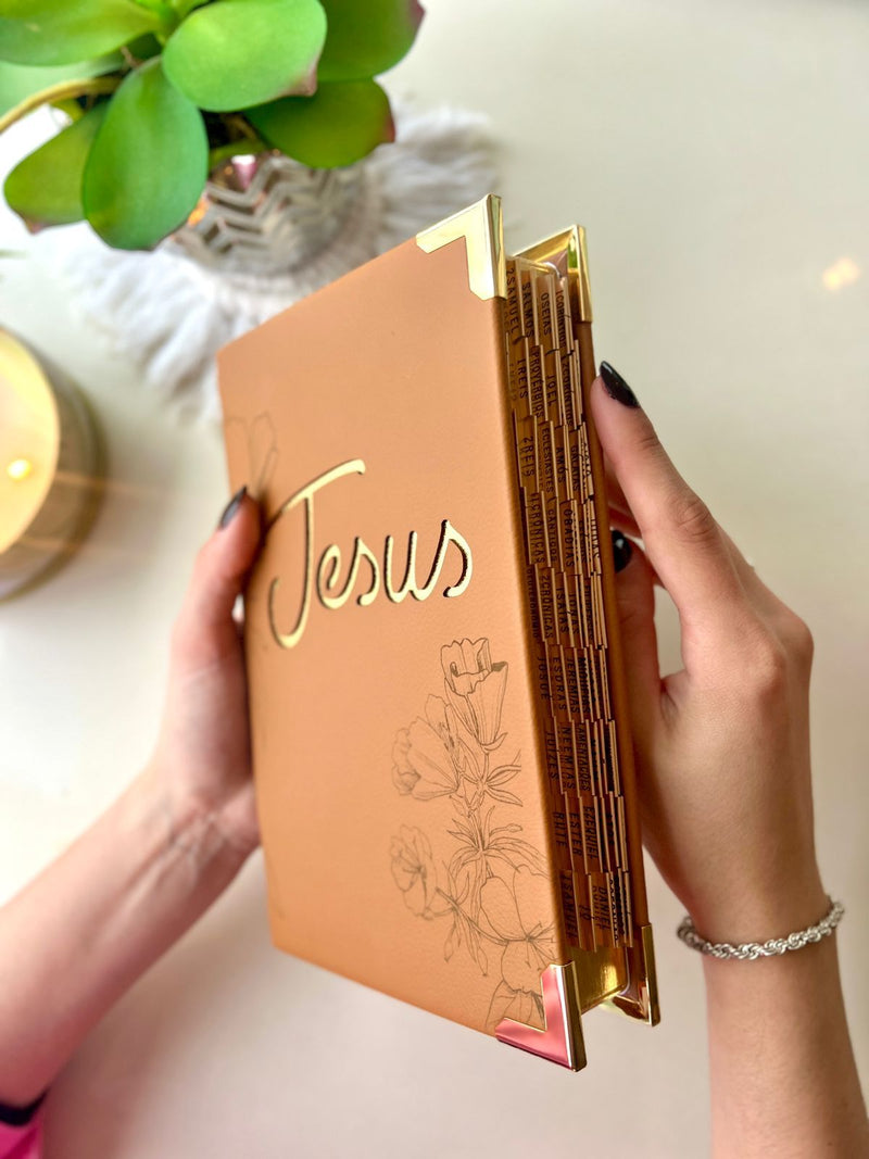 Bíblia com nome courino Caramelo Floral